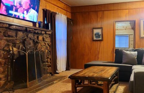Peter Pan Casa | Green Cabin in Big Bear Lake 3 bdr Pets Friendly