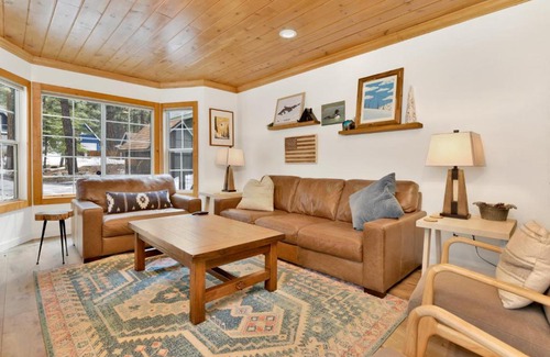 Big Bear Lake Chalet De Esquí | Green Canoe Cabin- Hot Tub- Smart TVs- BBQ- Relaxing Central Moonridge Chalet