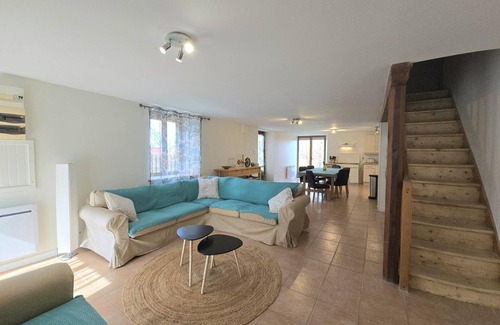 Saint-Meard-de-Drone Cabaña | Casa rural verde en Saint-Méard-de-Drône con terraza y piscina compartida