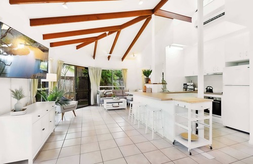 Trinity Beach Casa | Green Cottage - Pet & Child friendly