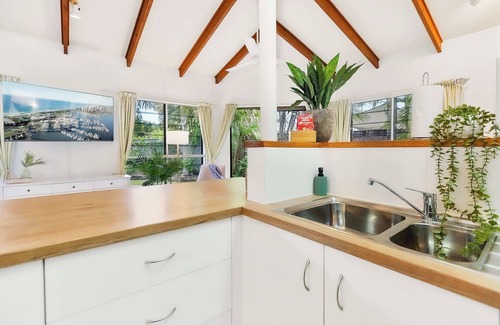 Trinity Beach Casa | Green Cottage - Pet & Child friendly