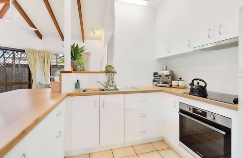 Trinity Beach Casa | Green Cottage - Pet & Child friendly