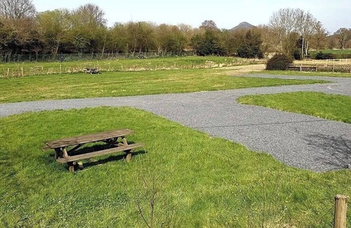 Kingswood Cabina | Green Dragon and Kitchen Pod - Sleeps 2 & Parking