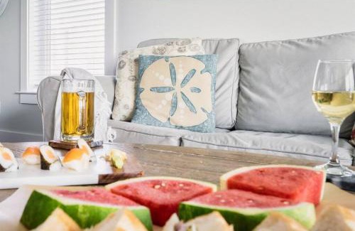 Gulf Shores Casa | Green Family Bungalow! Beach Access, Pool, & Fishing Dock