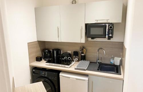 Fishponds Apartamento | Green Glades Lovely Self Contained Apartment-Studio In Super South West Location By StayStaycations