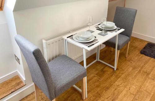 Fishponds Apartamento | Green Glades Lovely Self Contained Apartment-Studio In Super South West Location By StayStaycations