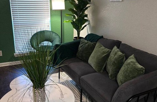 Greater Heights Apartamento | Green Haven 1Bed by Downtown/Free Covered Parking