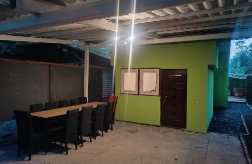 Sremska Kamenica Casa | Green house