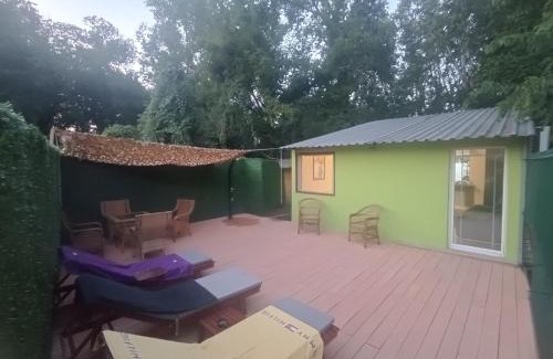 Sremska Kamenica Casa | Green house