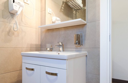 Jezerce Cama Y Desayuno | Green lakes house 2