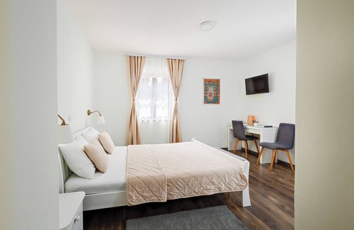 Jezerce Cama Y Desayuno | Green lakes house 2