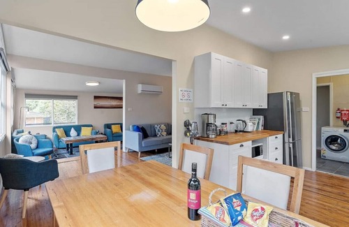 Wentworth Falls Casa | Green Leaf Retreat/PETS ALLOWED/FREE PARKING/CLOSE TO KATOOMBA & BLUE MOUNTAINS!