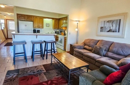 Holiday Island Casa | Green Meadow 2 Condo Lake Access, Marina, Golf
