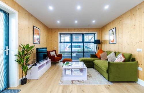 Hove Casa | Green Mews 3 with Free Parking - By My Getaways