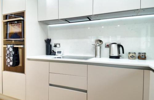 Hove Casa | Green Mews 3 with Free Parking - By My Getaways