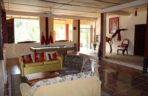 Armenia Casa | Green Oasis Ranch: A Botanical Escape in Belize
