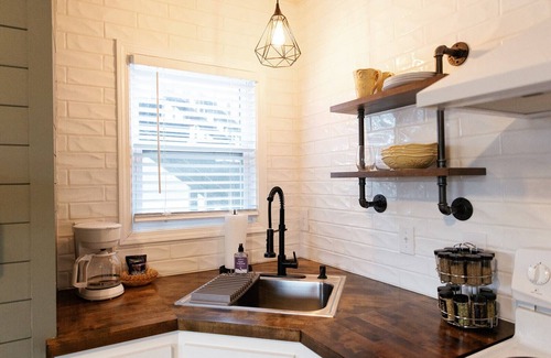 Northside District Apartamento | Green Oasis - Studio Apartment in Downtown Lexington