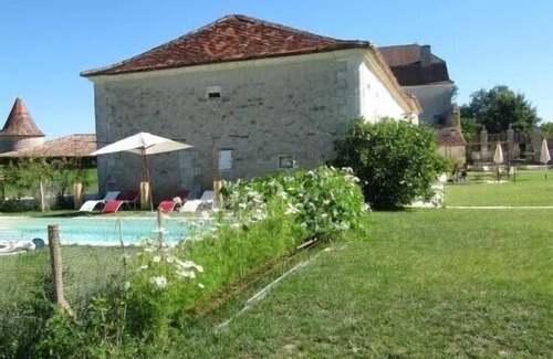 Champagne-et-Fontaine Cabaña | albergue ISMH, Périgord verde, 4 dormitorios, piscina climatizada, pista