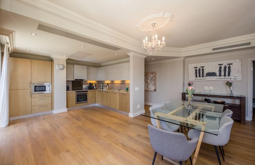 Green Point Apartamento | Green Point Apartment walking Distance to Stadium (407 Royal)