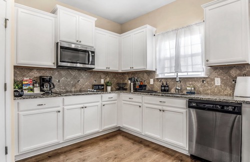 Hinesville Casa | Green retreat near Ft. Stewart