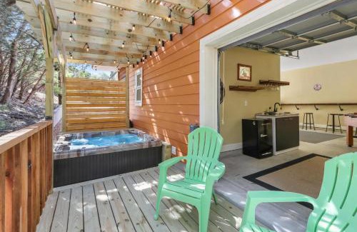 Canyon Lake Casa | Green Roof Cottage
