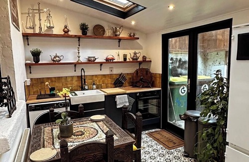 Phibsborough Cabina | Green room - at The Royal Lodge Dublin