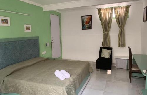 Meerut Apartamento | Green Serene Abode