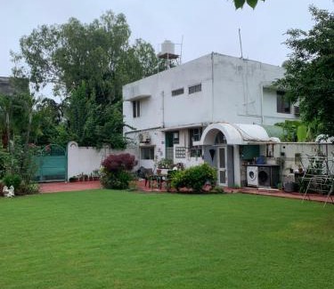 Meerut Apartamento | Green Serene Abode