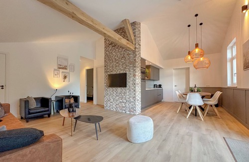 Rijsbergen Casa | Green-surrounded luxury home with hot tub