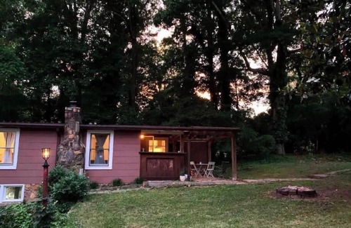 Asheville Cabaña | Green Valley Cottage