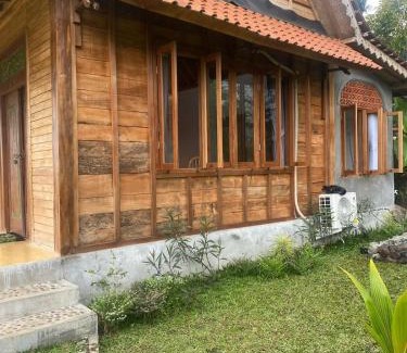 Sidemen Casa | Green vanilla kabin