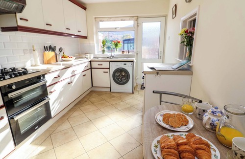 Llangollen Cabaña | GREEN VIEW, pet friendly, with a garden in Llangollen