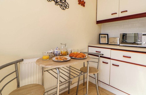 Llangollen Cabaña | GREEN VIEW, pet friendly, with a garden in Llangollen
