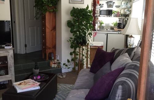 Bel Air Casa | Green view private serene 1-bedroom guesthouse, BEST LOCATION