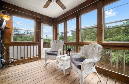 Carova Beach Cabaña | Green Wave Cottage @Carova Beach NC 4x4 Artsy Nature Private Retreat 🌊 🐴 Hottub