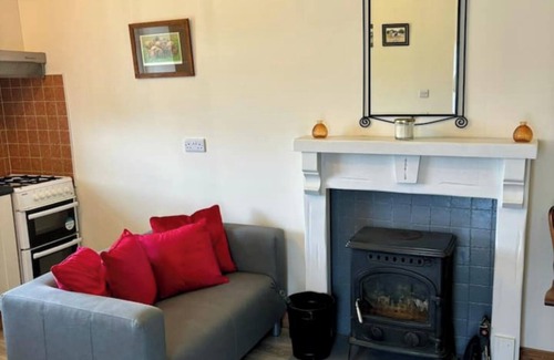 Inishmacatreer Cabaña | Greenacres Mews A charming,quaint Cottage