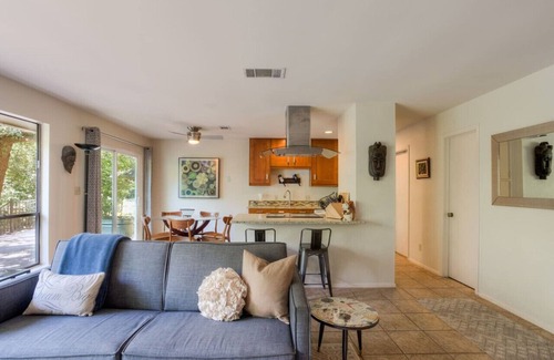Barton Hills Casa | Greenbelt Access & Views, Close to DT