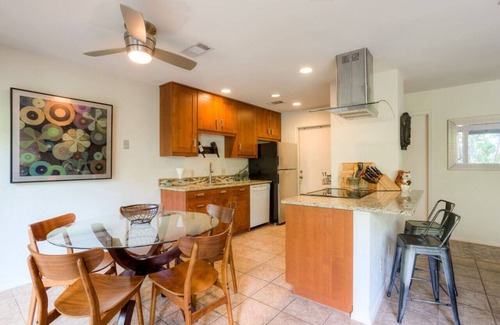 Barton Hills Casa | Greenbelt Access & Views, Close to DT