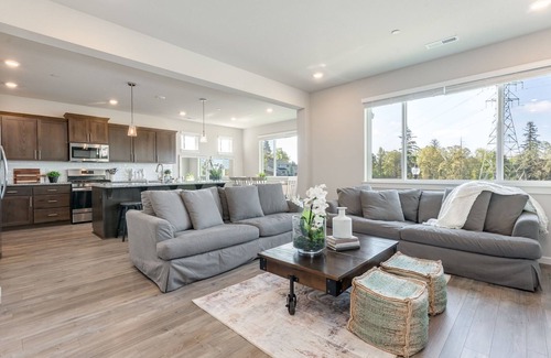 Carver Casa | Greenbelt Camas Retreat with Pool, Spa & Office