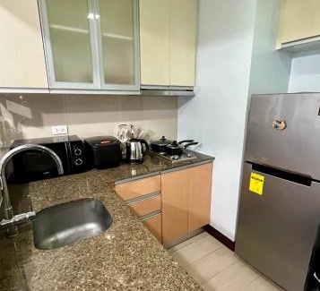 Legazpi Village Apartamento | Greenbelt Hamilton Tower 1 - by ES Elite Suites