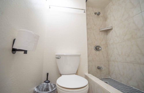 Waikiki Apartamento | Greenery Mountain View Waikiki Seaside Monarch Paradise Hotel Room