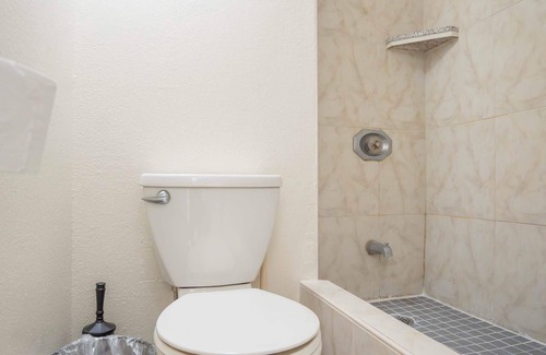 Waikiki Apartamento | Greenery Mountain View Waikiki Seaside Monarch Paradise Hotel Room