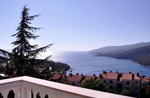 Rabac Apartamento | Greenhouse family apartments