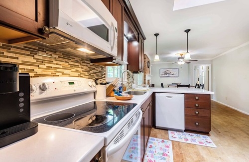 Greensboro Casa | Greensboro 2BR | Cozy, Family-Ready Home