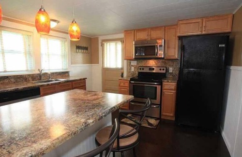 South Greensburg Casa | Greensburg 15601 Ubicado en una calle tranquila. Completamente actualizado en 2014.