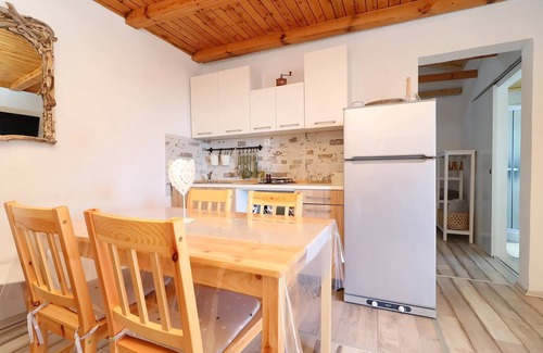 Vela Luka Cabaña | Greenside Cottage Lumi-Casa de vacaciones de dos dormitorios con terraza y vistas al mar