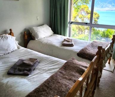 Fernhill Casa | Greenstone Panorama - Family Bach - Stunning Views
