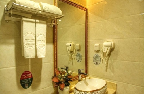 Xiangzhou District Hotel | GreenTree Inn Zhuhai Light Rail Pearl Station Express Hotel