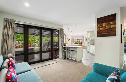 Lowburn Casa | Greenways Escape - Cromwell Holiday Home