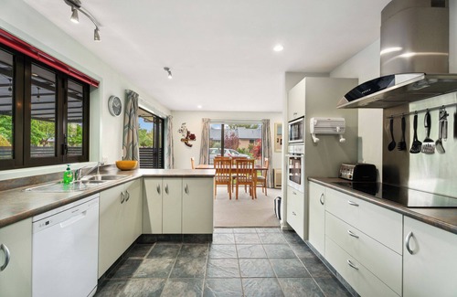 Lowburn Casa | Greenways Escape - Cromwell Holiday Home